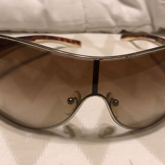 Prada sunglasses - Picture 6 of 7